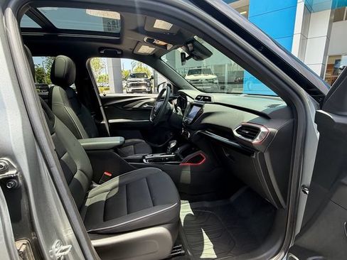 Used 2023 Chevrolet TrailBlazer RS w/ Sun and Liftgate Package FWD image 17