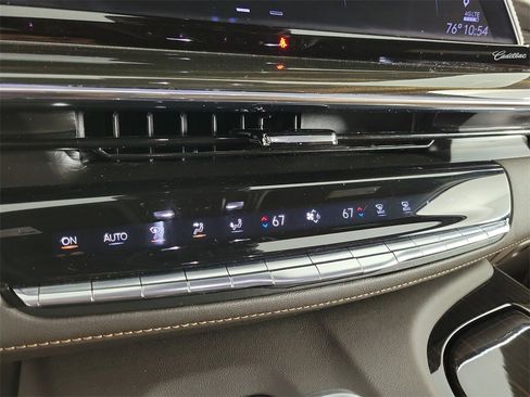 Used 2023 Cadillac Escalade ESV Premium Luxury image 28