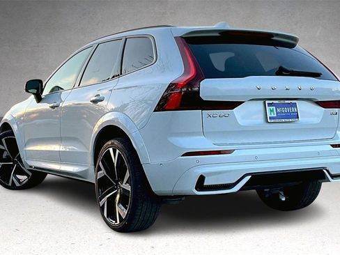 New 2026 Volvo XC60 B5 Ultra w/ Climate Package image 3