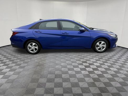 Used 2023 Hyundai Elantra SE w/ Preferred Accessory Package FWD image 4