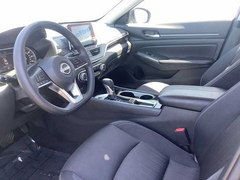 Used 2024 Nissan Altima 2.5 SV FWD image 3