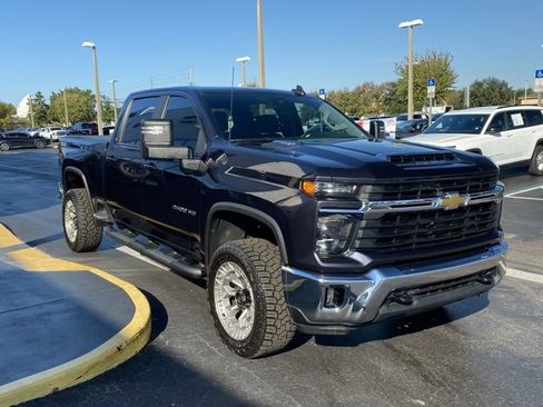Used 2024 Chevrolet Silverado 2500 LT w/ Convenience Package image 2