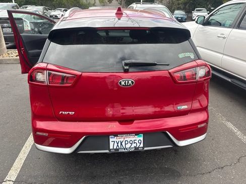 Used 2017 Kia Niro EX FWD image 4