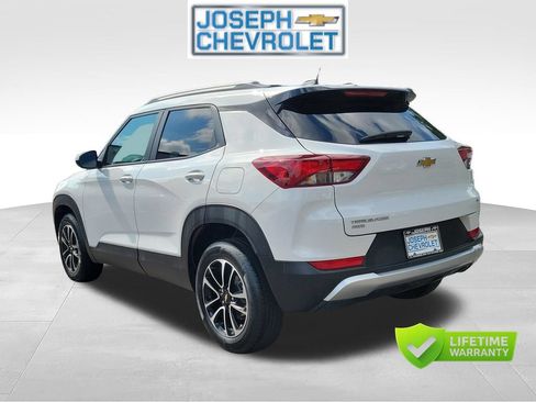 Used 2025 Chevrolet TrailBlazer LT AWD/4WD image 3