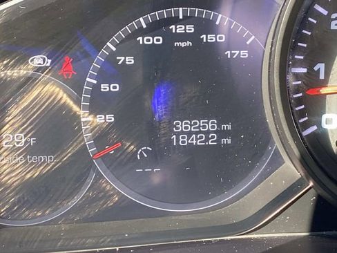 Used 2021 Porsche Cayenne AWD/4WD image 31