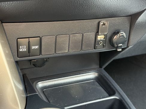 Used 2013 Toyota RAV4 XLE AWD/4WD image 23