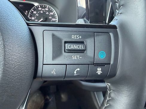 Used 2025 Nissan Pathfinder SL FWD image 20