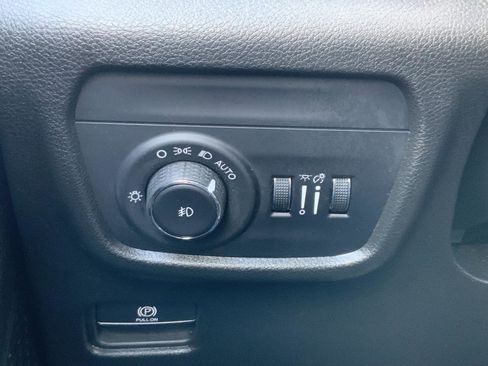 Used 2023 Jeep Grand Cherokee L Limited AWD/4WD image 34