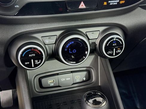 Certified 2025 Hyundai Venue Limited image 17