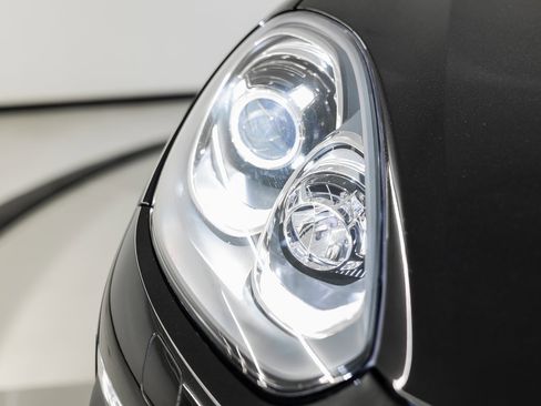 Certified 2017 Porsche Cayenne Platinum Edition image 13