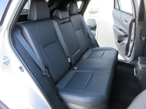 Used 2024 Toyota Venza XLE image 19