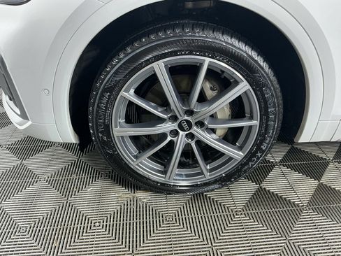Used 2021 Audi Q5 e Prestige w/ Prestige Package AWD/4WD image 6