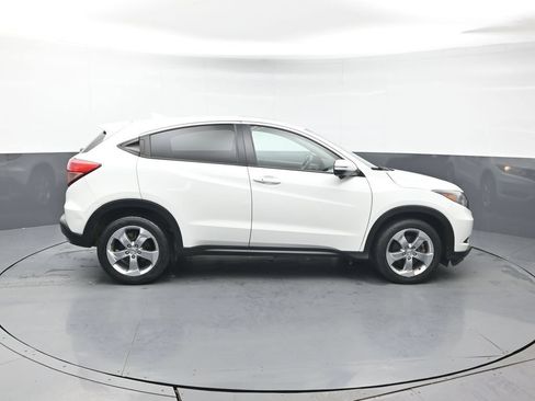 Used 2017 Honda HR-V EX image 7