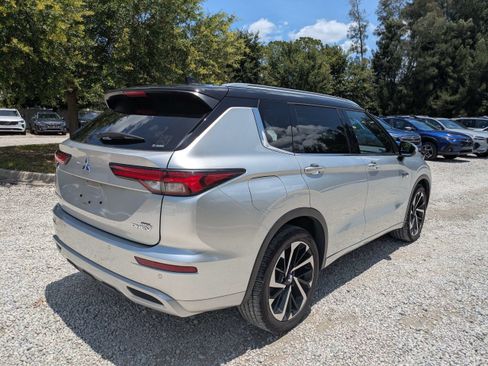 Used 2023 Mitsubishi Outlander SEL AWD/4WD image 3