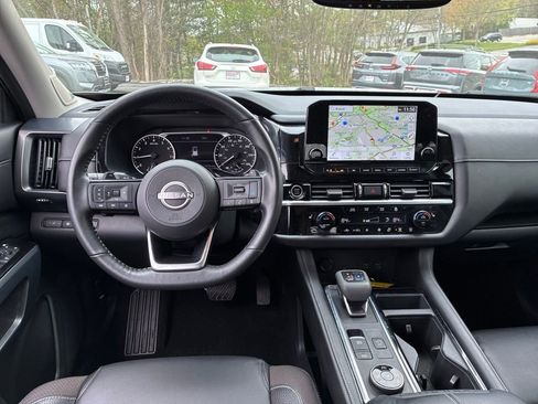 Used 2022 Nissan Pathfinder SL w/ SL Premium Package AWD/4WD image 18