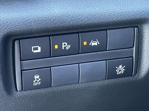 Used 2025 Nissan Versa S w/ Trunk Package image 18