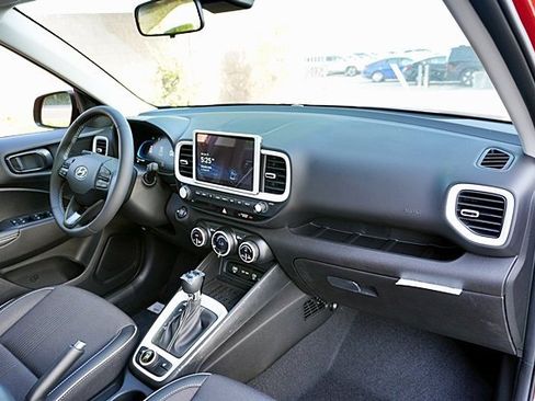 New 2025 Hyundai Venue Limited image 11