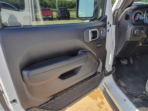 Used 2025 Jeep Wrangler Unlimited Rubicon AWD/4WD image 15