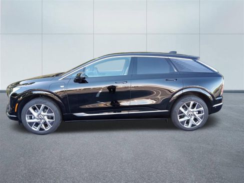 Used 2025 Cadillac Optiq Luxury 2 w/ LPO, Floor Liner Package image 2