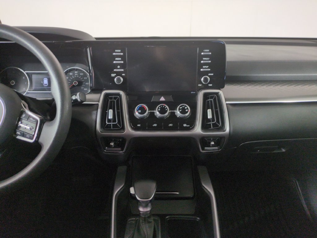 Used 2023 Kia Sorento LX FWD image 22