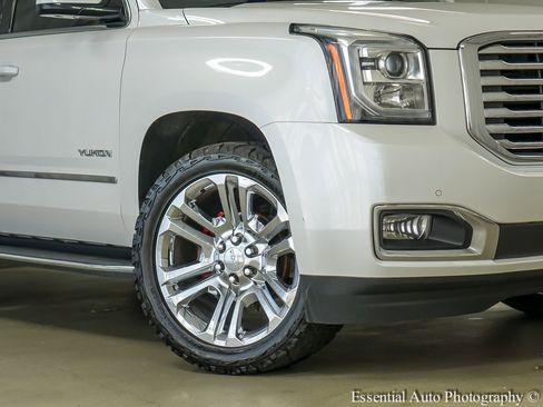 Used 2017 GMC Yukon SLT w/ Premium Edition image 4