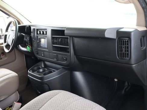 Used 2015 Chevrolet Express 4500 w/ RV Package RWD image 17
