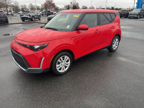 Used 2023 Kia Soul LX image 3