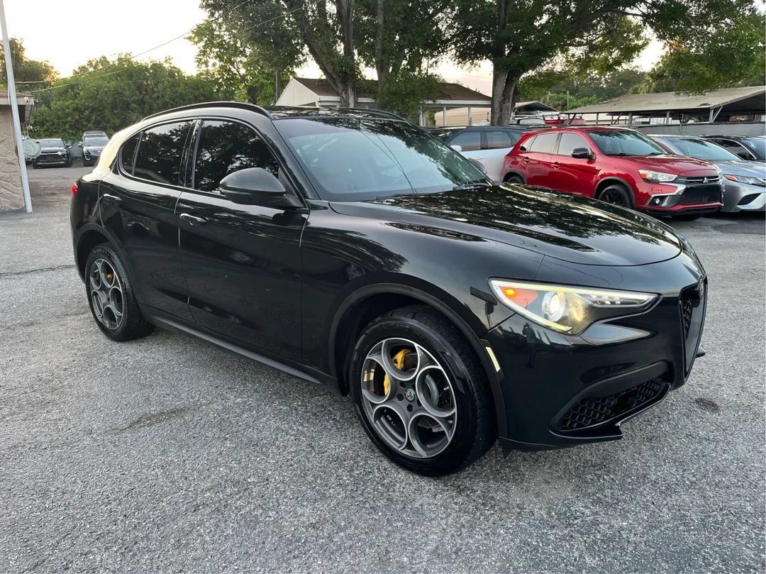 Used 2018 Alfa Romeo Stelvio Sport w/ Quick Order Package 22J Sport AWD/4WD image 3
