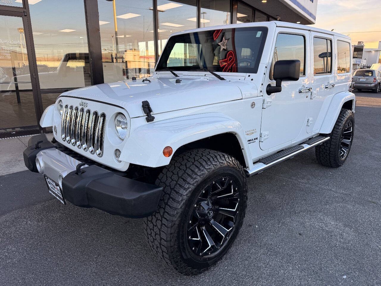 Used 2014 Jeep Wrangler Unlimited Sahara w/ Connectivity Group AWD/4WD image 1