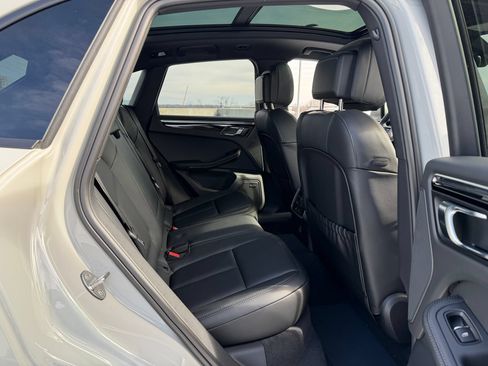 Used 2026 Porsche Macan AWD/4WD image 19