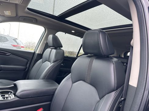 Used 2024 Honda Pilot Touring image 11