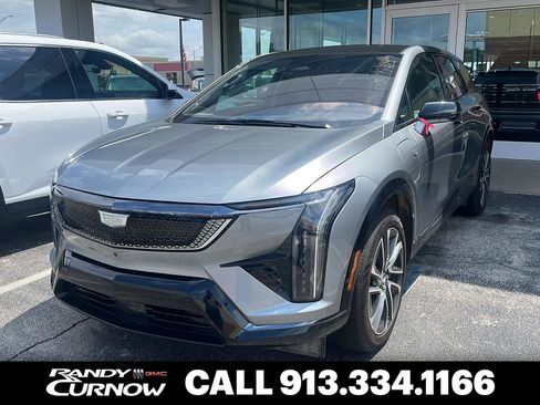 Used 2025 Cadillac Optiq Sport 2 w/ LPO, Floor Liner Package AWD/4WD image 1