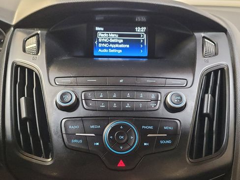 Used 2018 Ford Focus SE FWD image 25