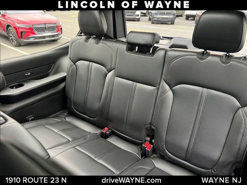 Used 2023 Jeep Wagoneer 4WD w/ Premium Group I image 22