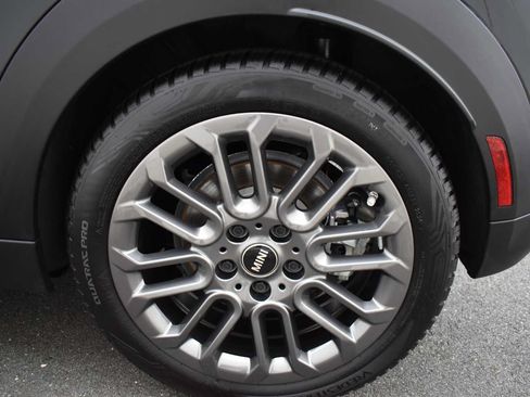 Used 2025 MINI Cooper 2-Door Hardtop FWD image 9