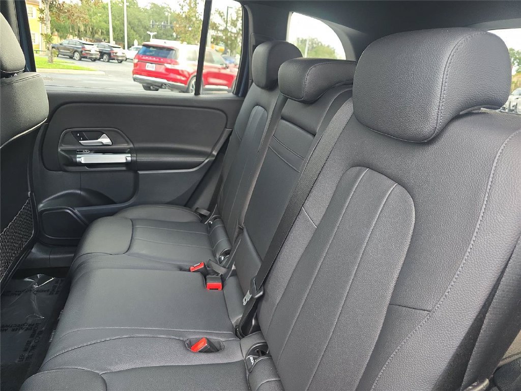 Used 2023 Mercedes-Benz GLB 250 4MATIC w/ Premium Package image 13