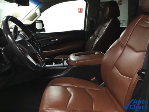Used 2017 Cadillac Escalade Luxury image 24