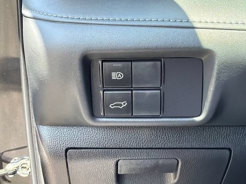 Used 2022 Toyota Highlander XLE AWD/4WD image 22