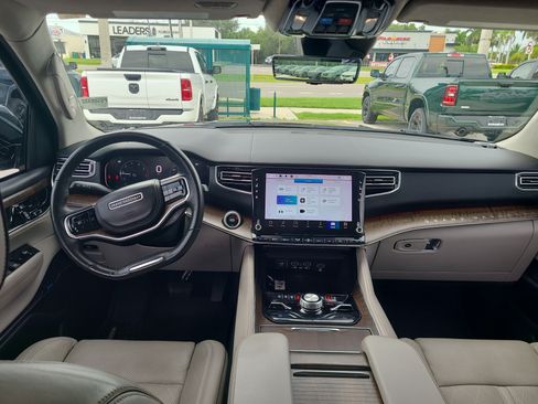 Used 2023 Jeep Grand Wagoneer L Series II w/ Premium Group II AWD/4WD image 13