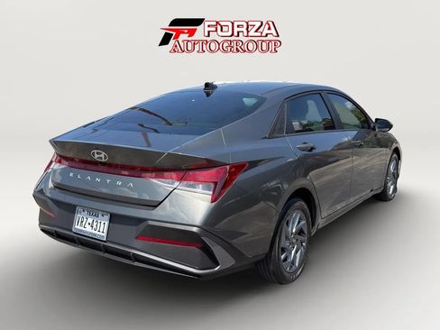 Used 2024 Hyundai Elantra SEL FWD image 6
