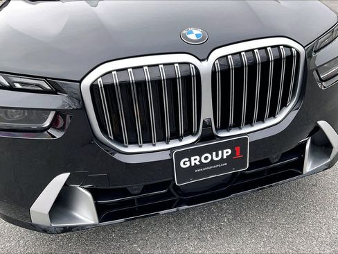 Used 2025 BMW X7 xDrive40i w/ Premium Package image 33