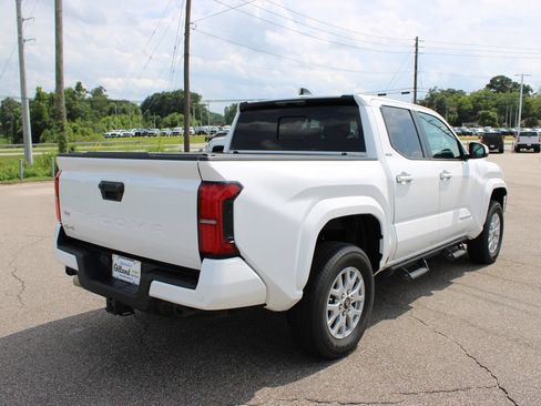 Used 2024 Toyota Tacoma SR5 AWD/4WD image 16