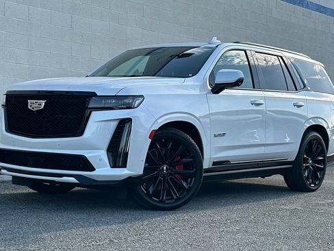 Certified 2023 Cadillac Escalade V AWD/4WD image 8