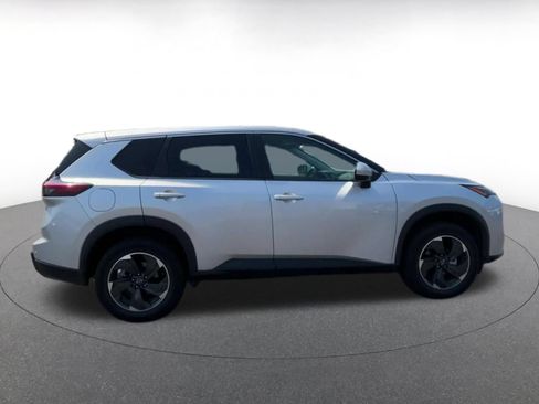 Used 2025 Nissan Rogue SV FWD image 16