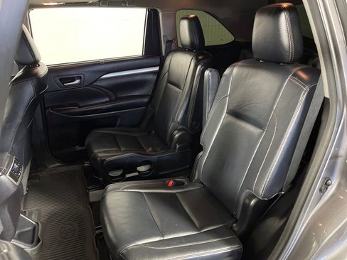 Certified 2017 Toyota Highlander XLE w/ Carpet Mat Package image 13