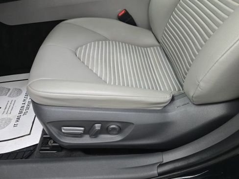 Used 2021 Toyota Camry SE image 16