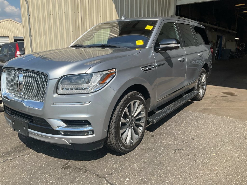 Used 2020 Lincoln Navigator Reserve w/ Luxury Package AWD/4WD image 2