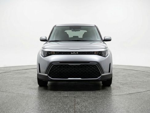 Used 2025 Kia Soul LX w/ LX Technology Package image 2