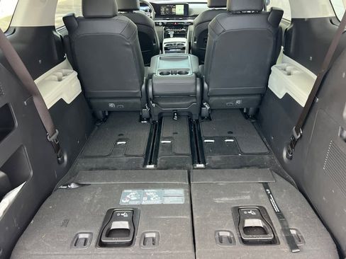 Used 2024 Kia Carnival SX Prestige image 16