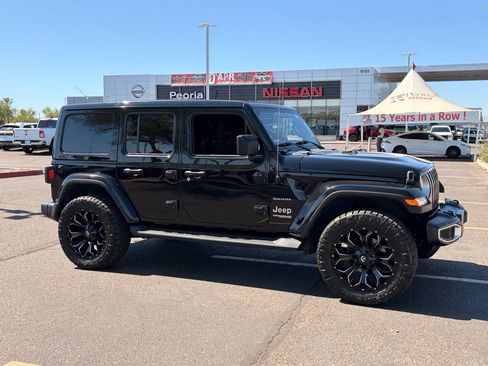 Used 2022 Jeep Wrangler Unlimited Sahara AWD/4WD image 6